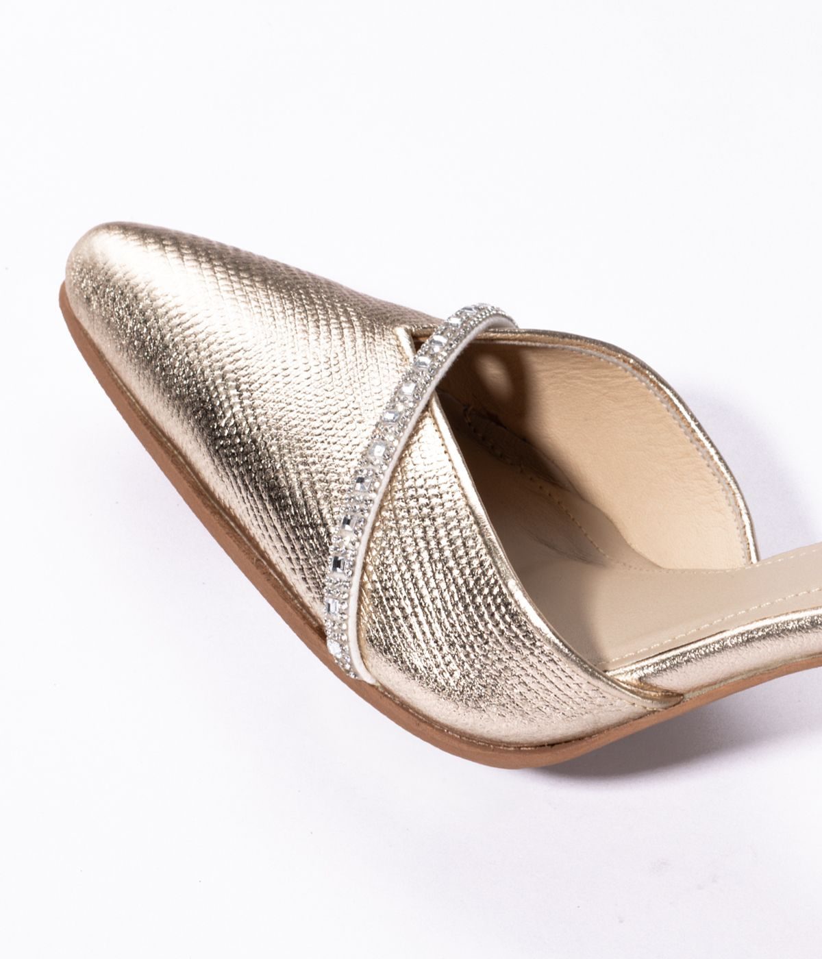 FEED_diciembre_olinda_shoes_arielbaezh_tandaA3_0001_Relleno_generativo