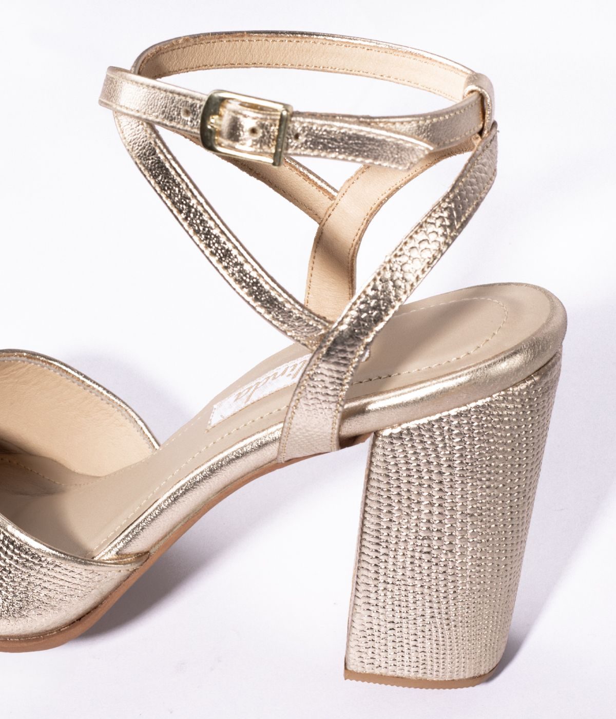 FEED_diciembre_olinda_shoes_arielbaezh_tandaA3_0002_Relleno_generativo
